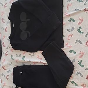 size 5t GAP sweatsuit